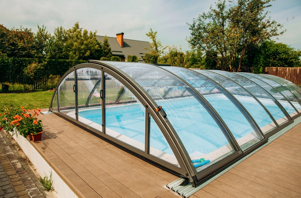 Bassin magnifique avec revêtement transparent