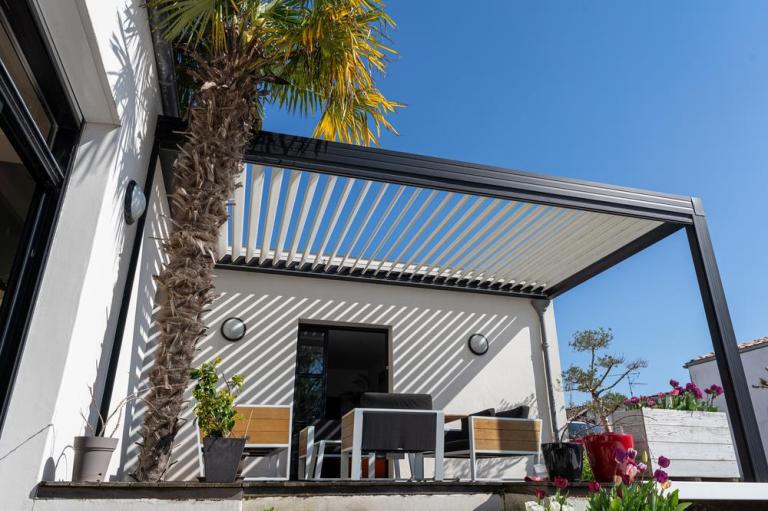 Une pergola en aluminium pour valoriser votre extérieur à Béziers